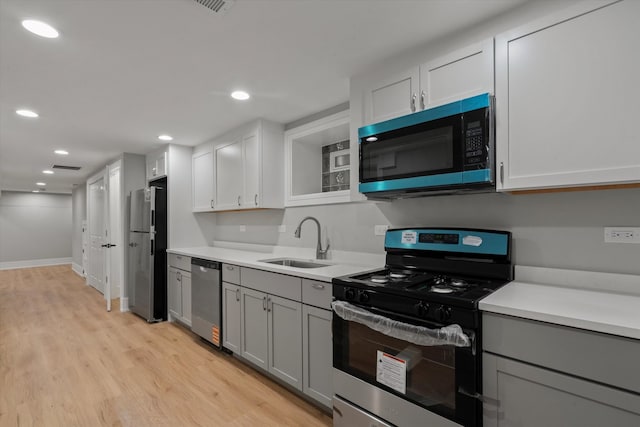1521 N Maplewood Ave, Chicago, IL 60622 - kitchen with stainless steel appliances, gray cabinets, light countertops, light wood-style floors, and recessed lighting