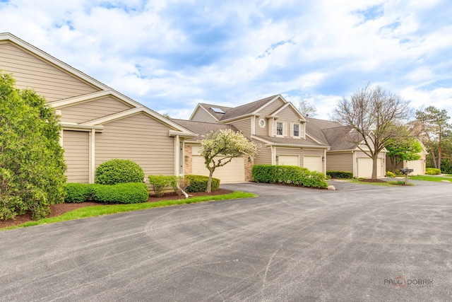 122 Kilchurn Ln, Inverness, IL 60067 - multi unit property with a garage