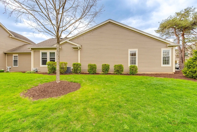 122 Kilchurn Ln, Inverness, IL 60067 - view of home's exterior featuring a lawn