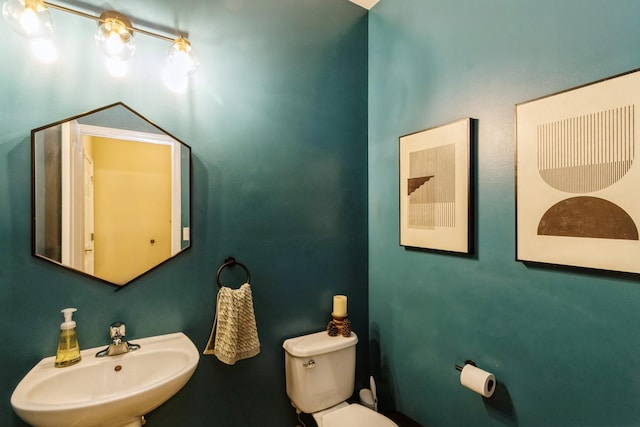 15 Richmond Cir S, Elgin, IL 60177 - half bathroom with a sink and toilet