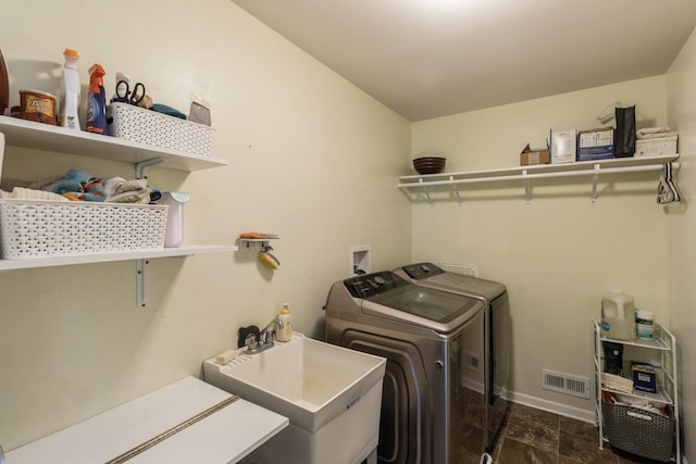15 Richmond Cir S, Elgin, IL 60177 - laundry area featuring washing machine and clothes dryer and baseboards