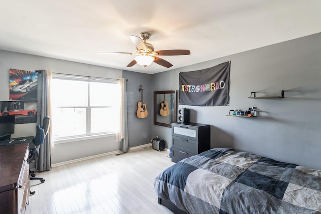 15 Richmond Cir S, Elgin, IL 60177 - bedroom featuring light wood-style flooring, ceiling fan, and a desk