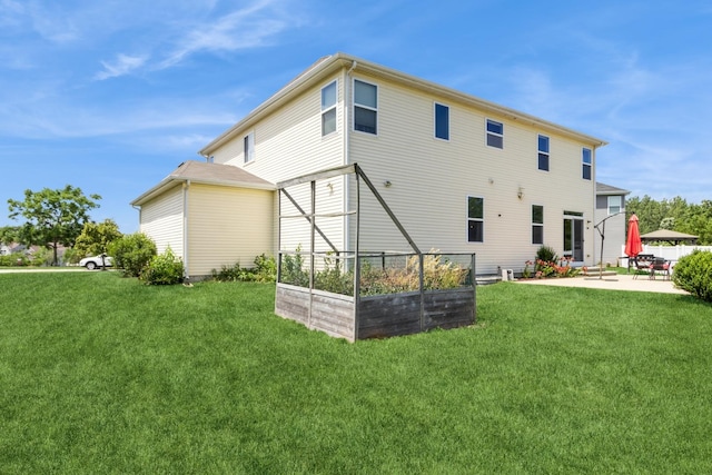 15 Richmond Cir S, Elgin, IL 60177 - back of property with a patio area, a lawn, and a garden