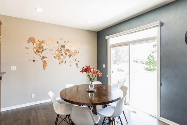 15 Richmond Cir S, Elgin, IL 60177 - dining room featuring wood finished floors and recessed lighting