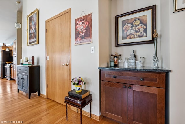 11910 Somerset Rd, Orland Park, IL 60467 - hall featuring light wood-style flooring and baseboards