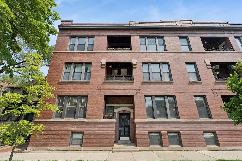 1306 W Granville Ave Unit 1, Chicago, IL 60660 - photo 1