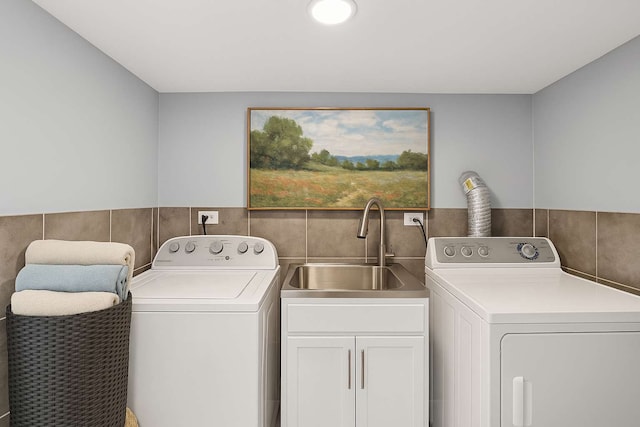 642 E 90th St, Chicago, IL 60619 - laundry area featuring cabinet space, washer and clothes dryer, and tile walls