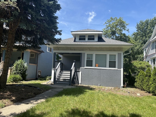 139 N Humphrey Ave, Oak Park, IL 60302 - bungalow-style home with covered porch, a front yard, and stucco siding