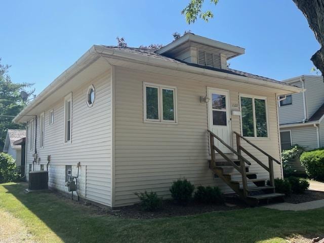 1322 N Prairie Ave, Joliet, IL 60435 - view of front of home with a front yard