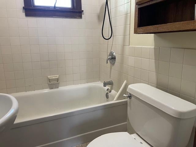 1322 N Prairie Ave, Joliet, IL 60435 - full bath featuring bathtub / shower combination and tile walls