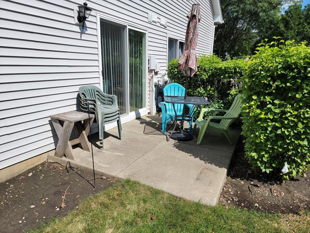 531 E Ave, Streamwood, IL 60107 - view of patio / terrace