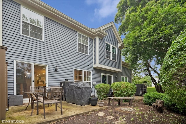 1039 Talbots Ln, Elk Grove Village, IL 60007 - back of house with a patio