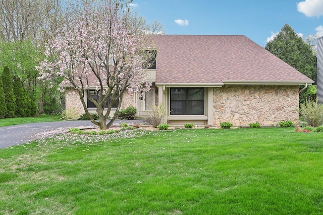 397 Briarwood Ct, Gurnee, IL 60031 - mid-century inspired home featuring stone siding, a front yard, a shingled roof, and asphalt driveway