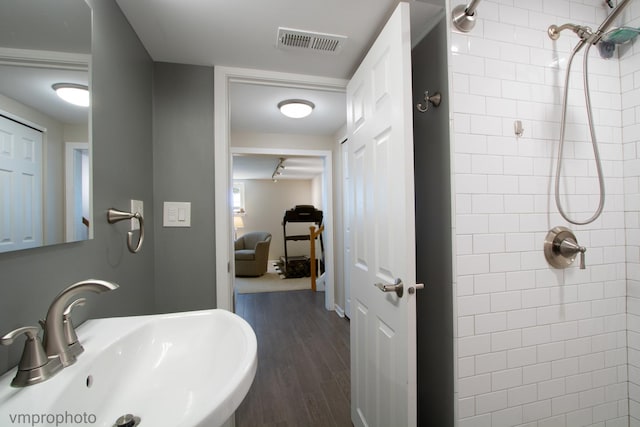 407 Danbury Ct, Schaumburg, IL 60193 - bathroom with tiled shower and wood finished floors