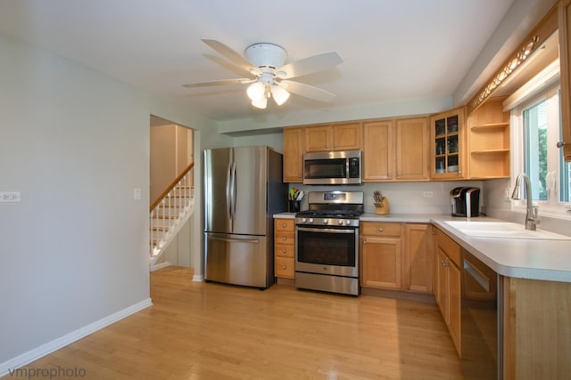 407 Danbury Ct, Schaumburg, IL 60193 - kitchen featuring stainless steel appliances, light wood-style flooring, ceiling fan, and light countertops