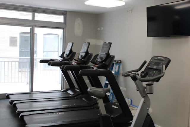 125 S Jefferson St Unit 1207, Chicago, IL 60661 - workout area with baseboards