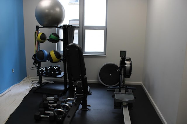 125 S Jefferson St Unit 1207, Chicago, IL 60661 - workout room featuring baseboards