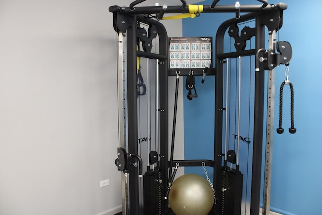 125 S Jefferson St Unit 1207, Chicago, IL 60661 - workout room featuring baseboards