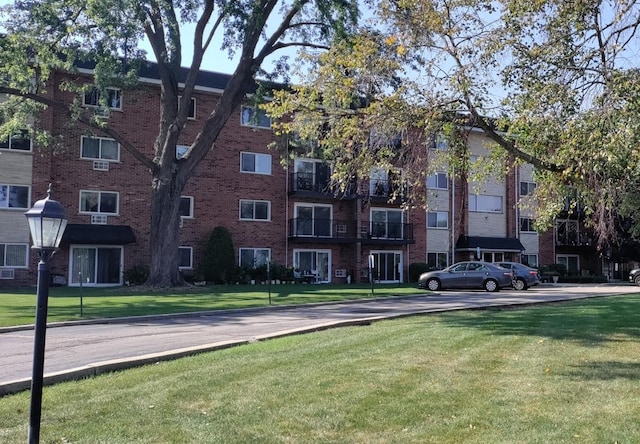 100 W Park Circle Dr Unit 1C, Wheaton, IL 60187 - view of apartment building / complex featuring uncovered parking