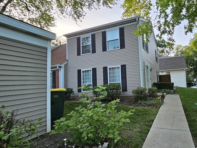 16 Forest Ln, Cary, IL 60013 - view of front facade featuring a front lawn