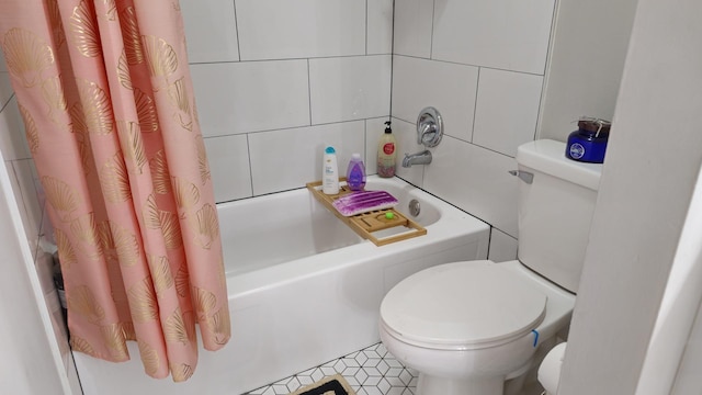 16 Forest Ln, Cary, IL 60013 - full bath featuring toilet and shower / bathtub combination with curtain