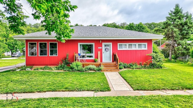 927 Clark St, Marseilles, IL 61341 - view of front of home with covered porch and a front yard