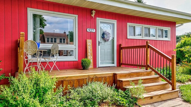 927 Clark St, Marseilles, IL 61341 - property entrance