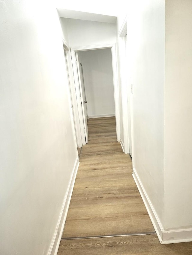 543 E 60th St Unit 1, Chicago, IL 60637 - hall with light wood-style floors and baseboards