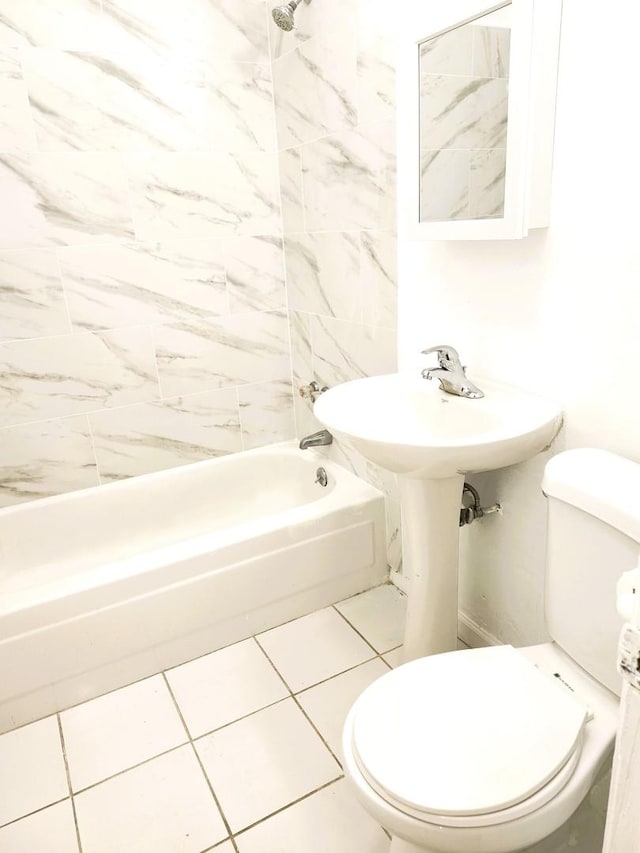 543 E 60th St Unit 1, Chicago, IL 60637 - bathroom with bathtub / shower combination and tile patterned flooring