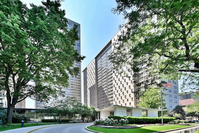 3950 N Lake Shore Dr Unit 810B, Chicago, IL 60613 - view of apartment building / complex