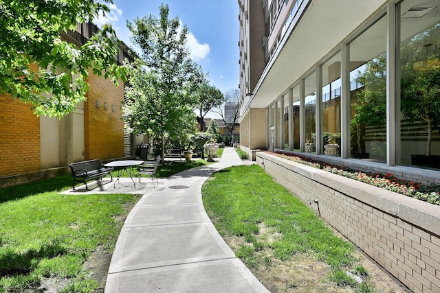3950 N Lake Shore Dr Unit 810B, Chicago, IL 60613 - view of home's community featuring a lawn