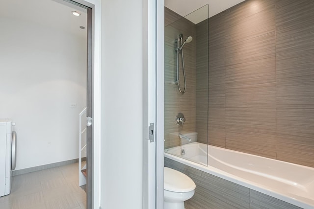 33 W Ontario St Unit Th5, Chicago, IL 60654 - full bath with tiled shower / bath and tile patterned floors