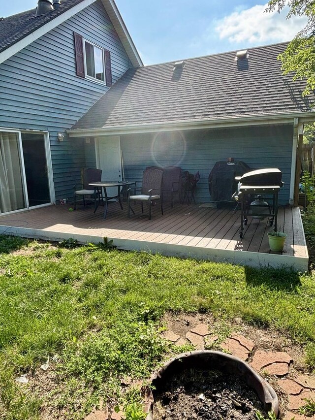 847 Teverton Ln, Crystal Lake, IL 60014 - rear view of property with a wooden deck, a shingled roof, and a lawn