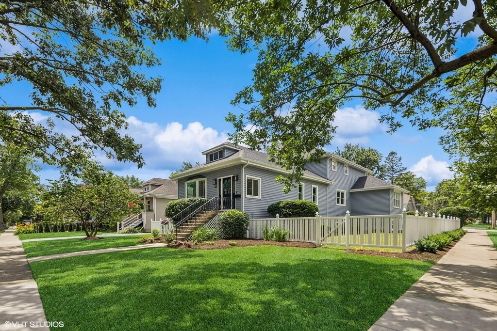 224 N Oak St, Elmhurst, IL 60126 - photo 1