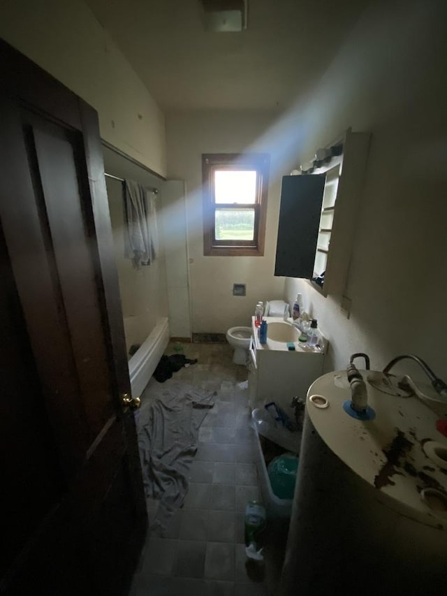 106 W Sheridan St, Watseka, IL 60970 - full bath with vanity and  shower combination