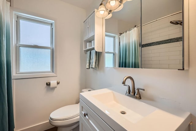 437 S Elmhurst Rd, Mount Prospect, IL 60056 - full bath featuring vanity and a shower with shower curtain