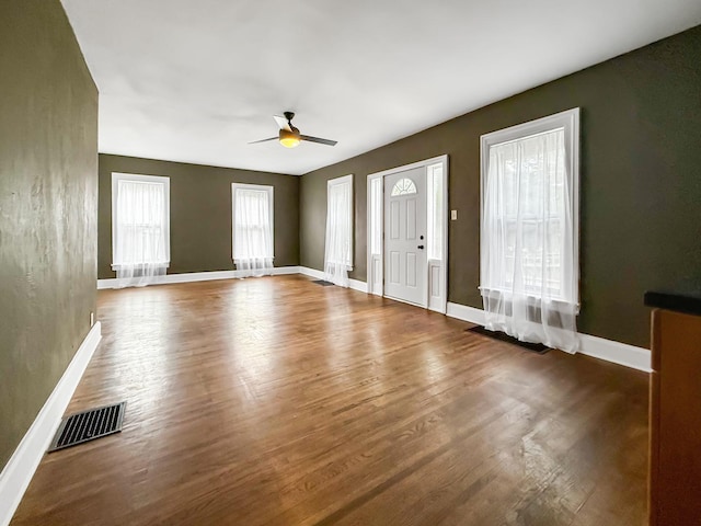 821 W Douglas St, Freeport, IL 61032 - foyer with ceiling fan and wood finished floors