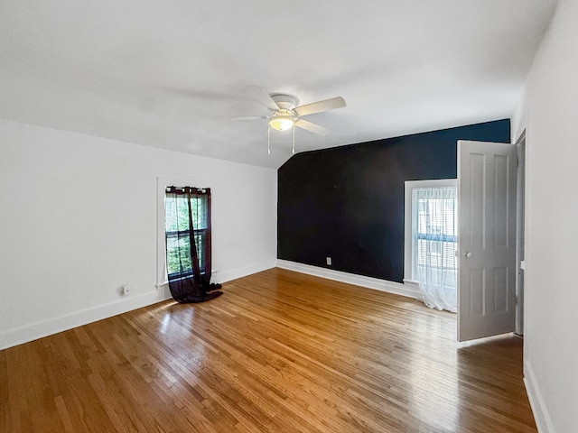 821 W Douglas St, Freeport, IL 61032 - spare room featuring ceiling fan, light wood finished floors, and vaulted ceiling