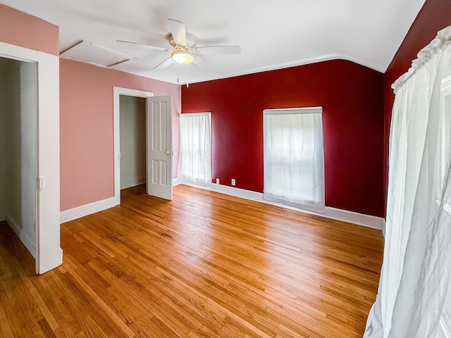 821 W Douglas St, Freeport, IL 61032 - unfurnished bedroom with light wood finished floors, lofted ceiling, and ceiling fan