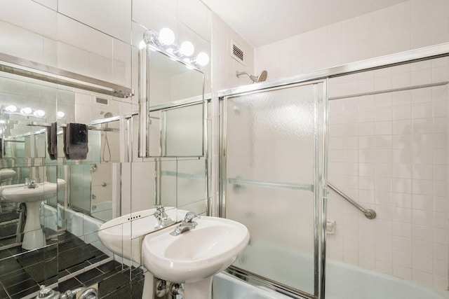 1450 E 55th Pl Unit 630S, Chicago, IL 60637 - bathroom with bath / shower combo with glass door and tile walls