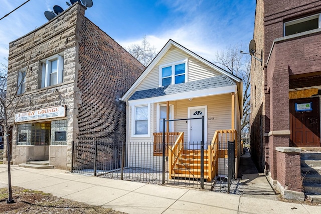 6944 S Racine Ave, Chicago, IL 60636 - view of front facade with a fenced front yard
