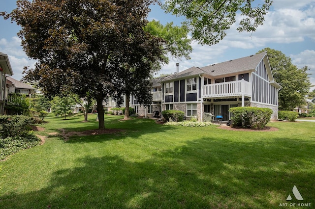257 Coventry Cir Unit 136, Vernon Hills, IL 60061 - back of property with a yard and board and batten siding