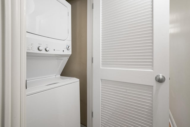 1225 N Paulina St Unit 3S, Chicago, IL 60622 - laundry area featuring stacked washing machine and dryer