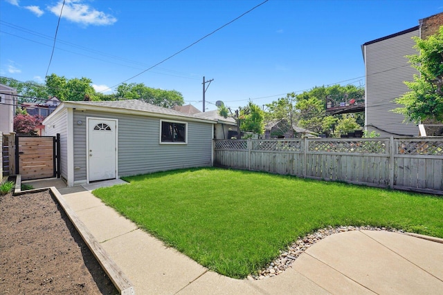 1629 W Foster Ave, Chicago, IL 60640 - fenced backyard with an outdoor structure