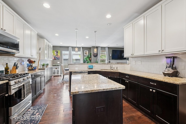 883 W Courtland St, Mundelein, IL 60060 - photo 7
