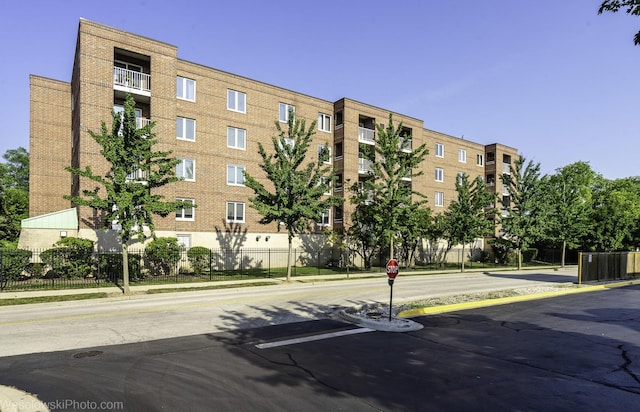 6211 Lincoln Ave Unit 402, Morton Grove, IL 60053 - view of apartment building / complex