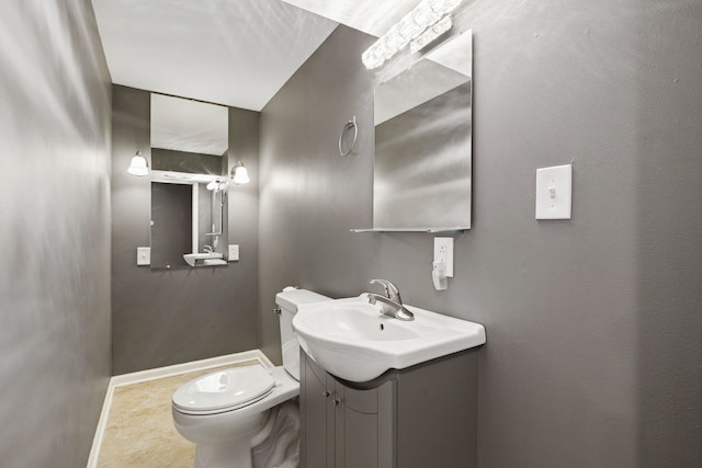492 Winthrop Ave, Glendale Heights, IL 60139 - bathroom with toilet and vanity