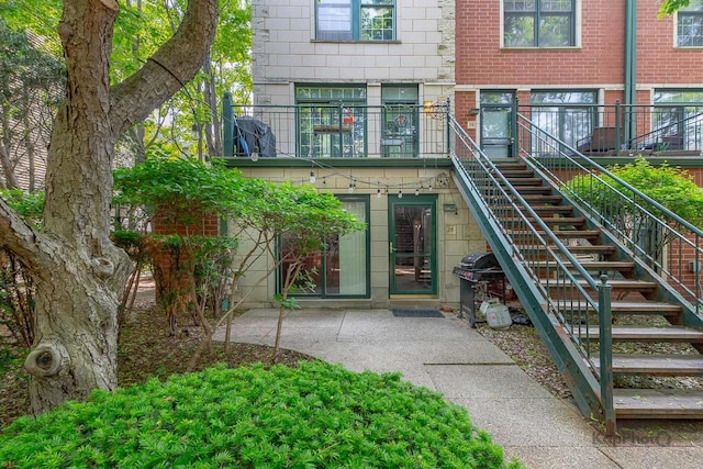 1812 S State St Unit 28, Chicago, IL 60616 - back of property featuring stairs