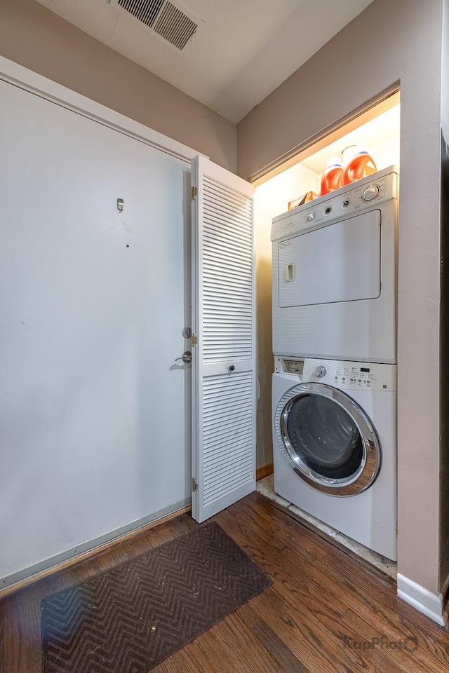 1812 S State St Unit 28, Chicago, IL 60616 - laundry area with stacked washer / drying machine and wood finished floors