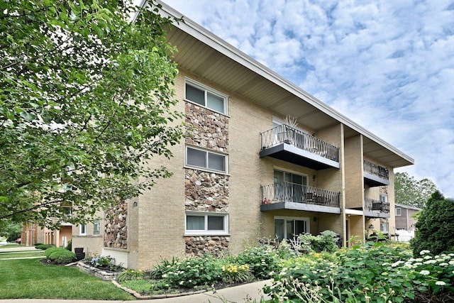 6869 N Overhill Ave Unit 2B, Chicago, IL 60631 - view of apartment building / complex